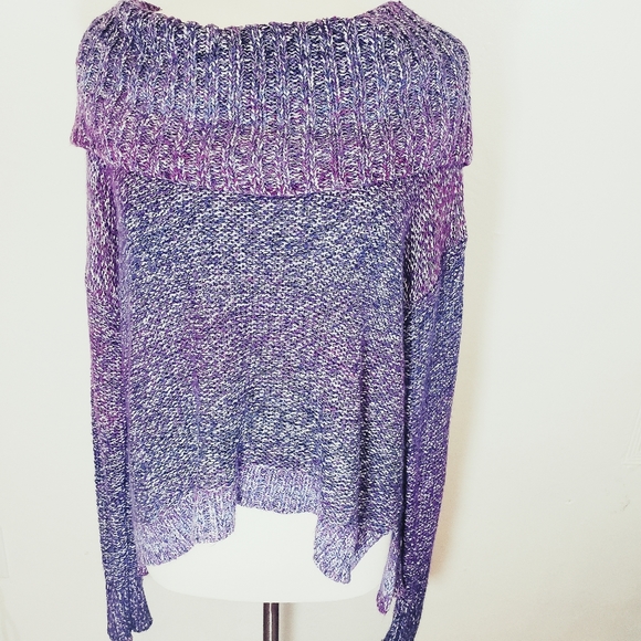 American Eagle Sweater - Picture 5 of 5